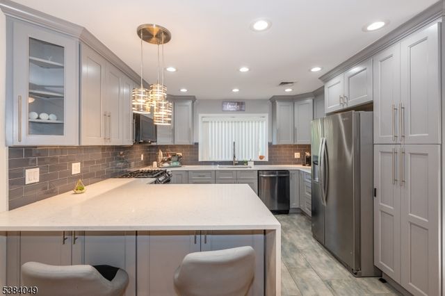 43 Graydon Ter, Clifton City, NJ 07013