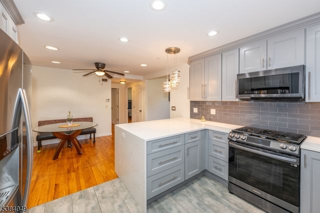 43 Graydon Ter, Clifton City, NJ 07013