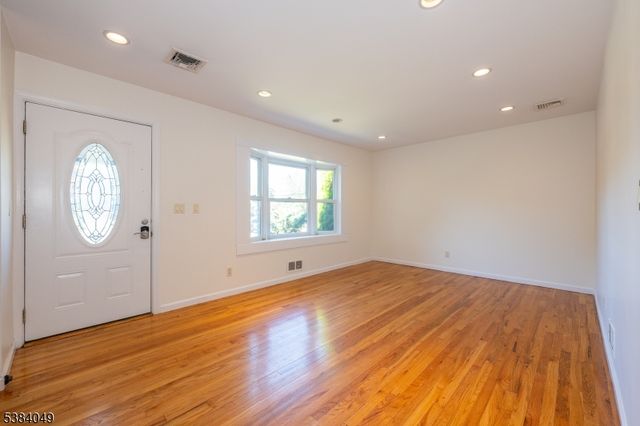 43 Graydon Ter, Clifton City, NJ 07013