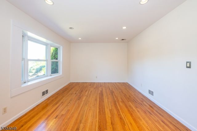 43 Graydon Ter, Clifton City, NJ 07013