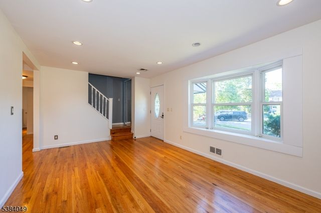 43 Graydon Ter, Clifton City, NJ 07013