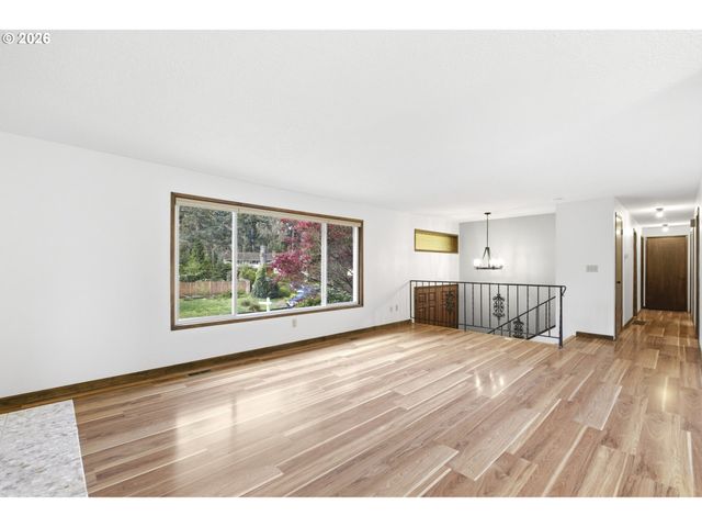 16420 CHESSINGTON Ct, Gladstone, OR 97027