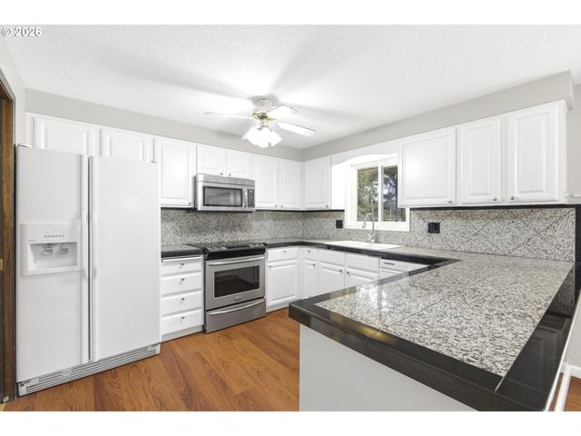 16420 CHESSINGTON Ct, Gladstone, OR 97027