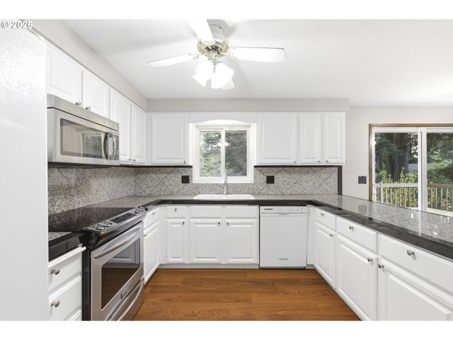 16420 CHESSINGTON Ct, Gladstone, OR 97027