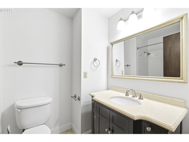 16420 CHESSINGTON Ct, Gladstone, OR 97027