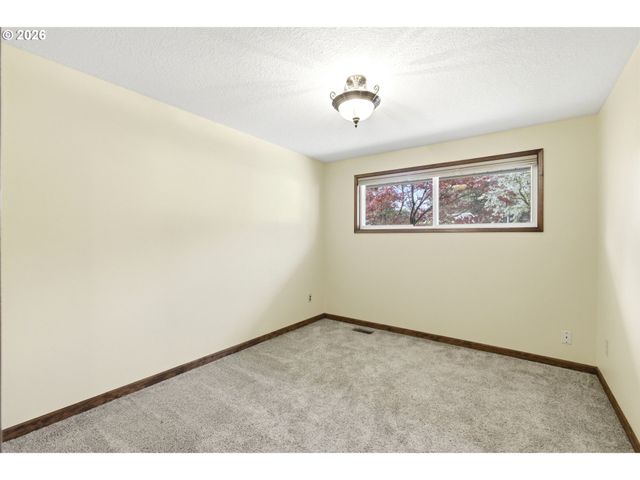 16420 CHESSINGTON Ct, Gladstone, OR 97027