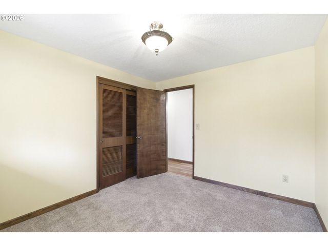 16420 CHESSINGTON Ct, Gladstone, OR 97027