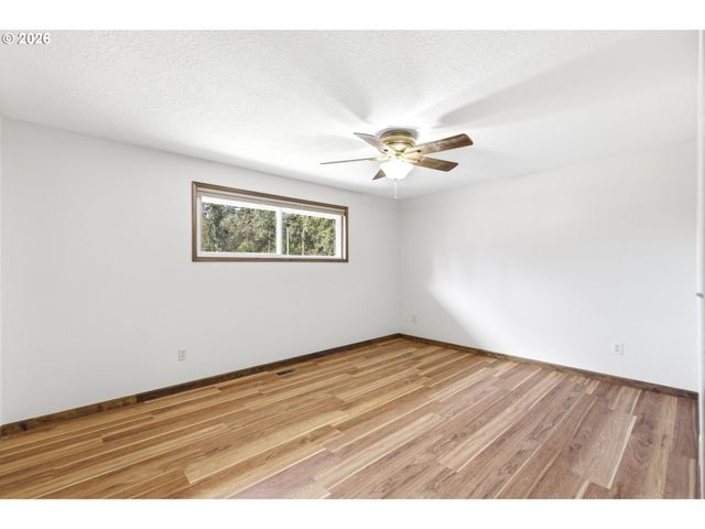 16420 CHESSINGTON Ct, Gladstone, OR 97027