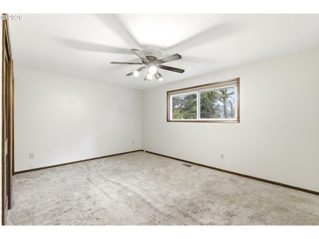 16420 CHESSINGTON Ct, Gladstone, OR 97027