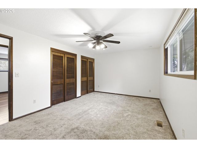 16420 CHESSINGTON Ct, Gladstone, OR 97027