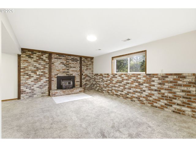 16420 CHESSINGTON Ct, Gladstone, OR 97027