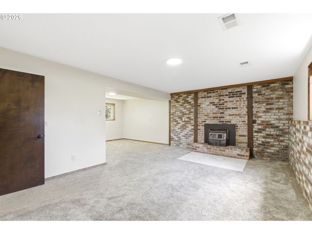 16420 CHESSINGTON Ct, Gladstone, OR 97027