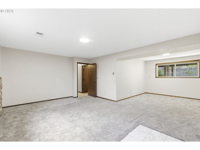 16420 CHESSINGTON Ct, Gladstone, OR 97027