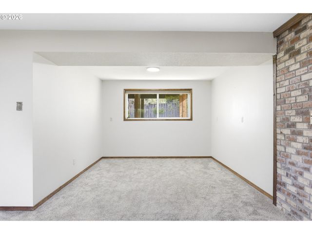 16420 CHESSINGTON Ct, Gladstone, OR 97027