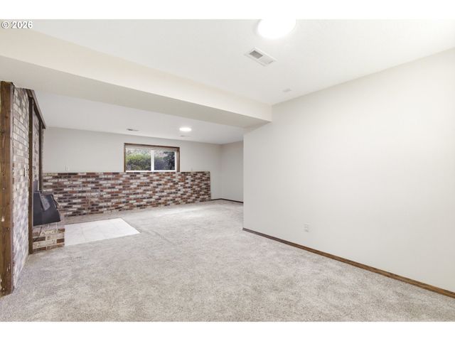 16420 CHESSINGTON Ct, Gladstone, OR 97027