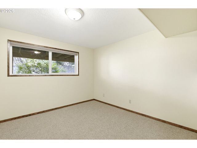 16420 CHESSINGTON Ct, Gladstone, OR 97027