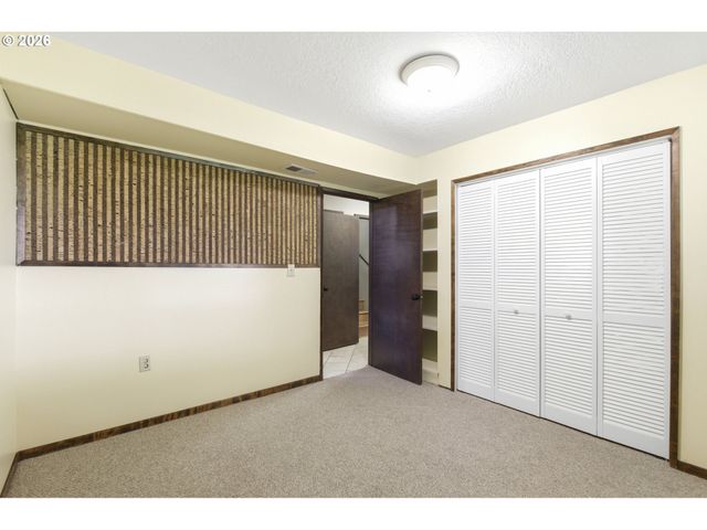 16420 CHESSINGTON Ct, Gladstone, OR 97027