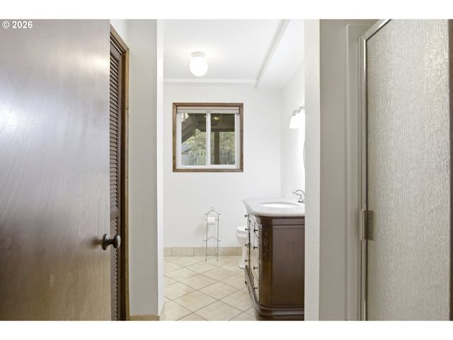 16420 CHESSINGTON Ct, Gladstone, OR 97027