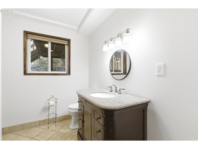 16420 CHESSINGTON Ct, Gladstone, OR 97027