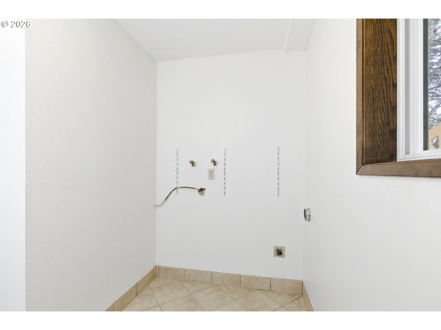 16420 CHESSINGTON Ct, Gladstone, OR 97027