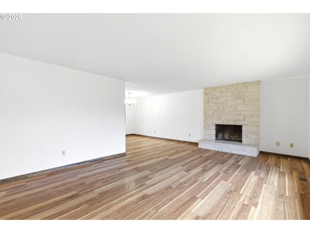 16420 CHESSINGTON Ct, Gladstone, OR 97027