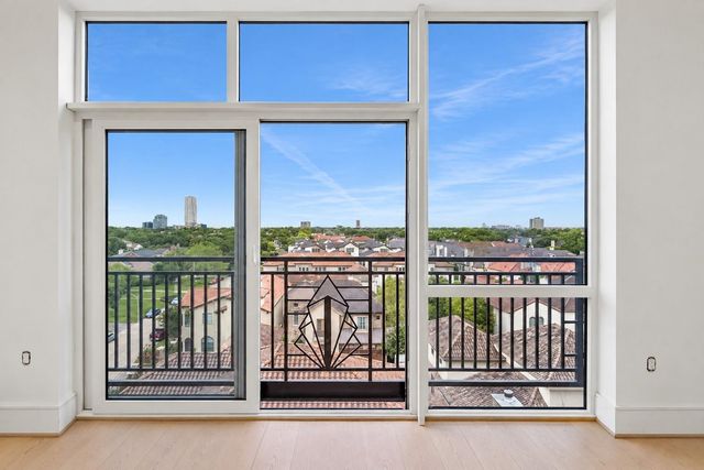 5010 Longmont Drive PH-6, Houston, TX 77056
