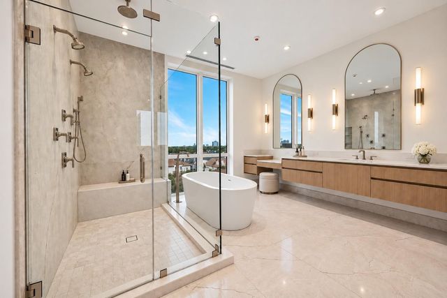 5010 Longmont Drive PH-6, Houston, TX 77056