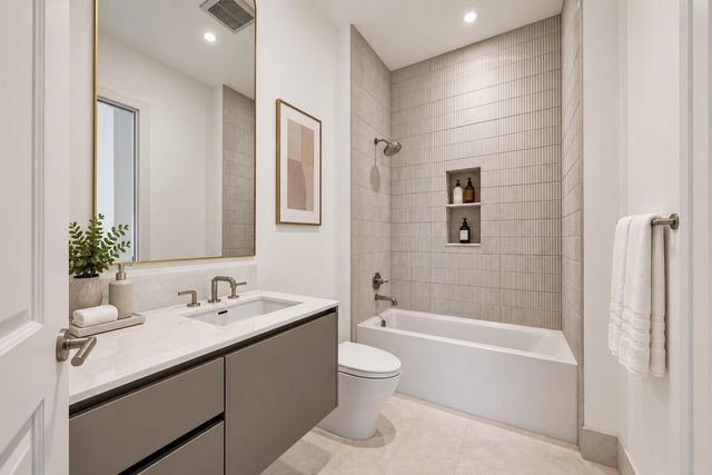 5010 Longmont Drive PH-6, Houston, TX 77056
