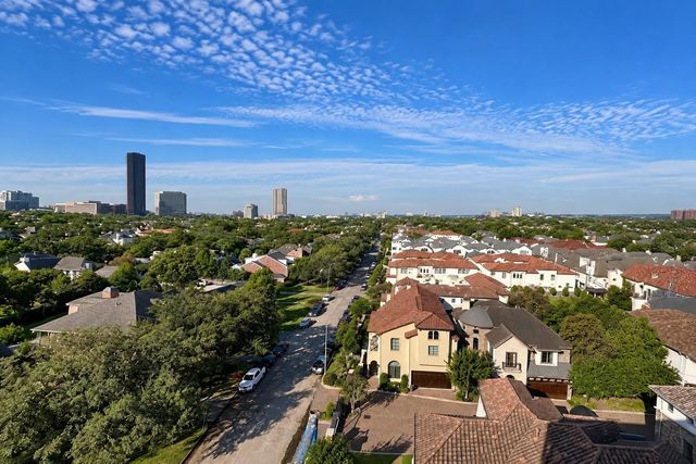 5010 Longmont Drive PH-6, Houston, TX 77056