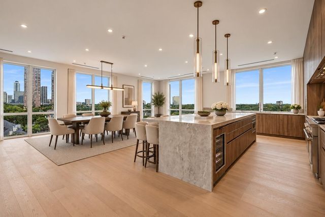 5010 Longmont Drive PH-6, Houston, TX 77056