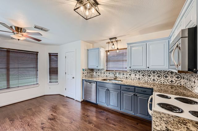 2204 Savannah Drive, Mansfield, TX 76063
