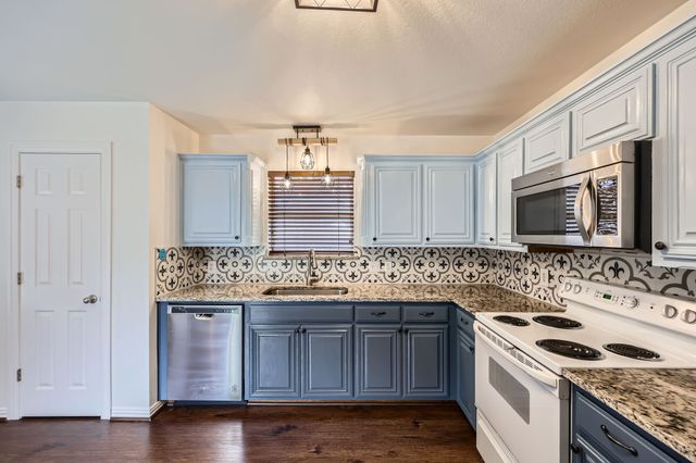 2204 Savannah Drive, Mansfield, TX 76063