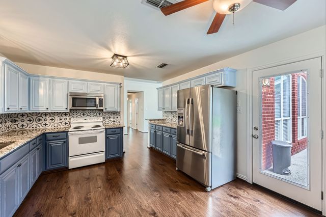 2204 Savannah Drive, Mansfield, TX 76063