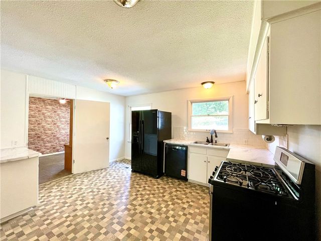 601 Parrott Drive, Huntsville, AR 72740