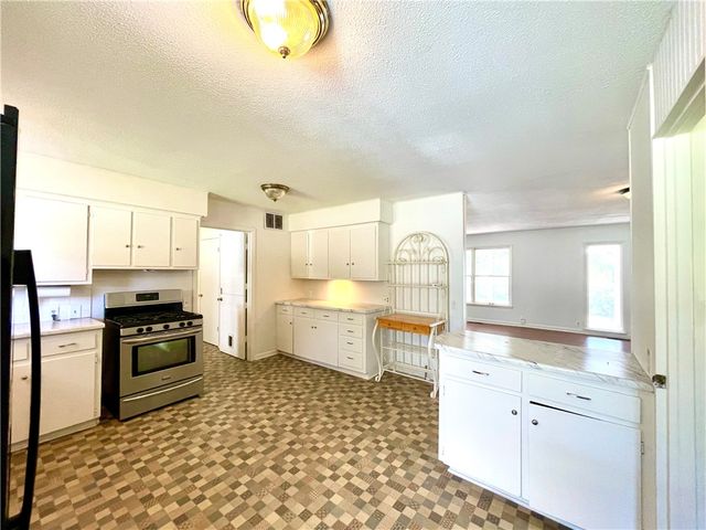 601 Parrott Drive, Huntsville, AR 72740