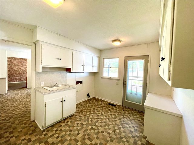 601 Parrott Drive, Huntsville, AR 72740