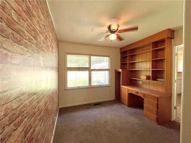 601 Parrott Drive, Huntsville, AR 72740