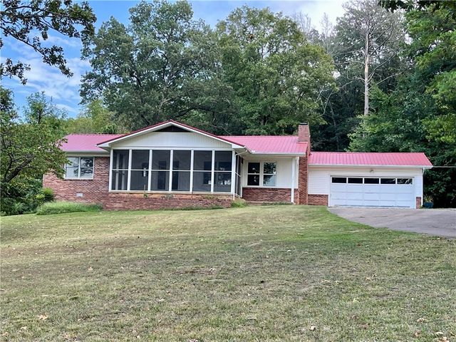 601 Parrott Drive, Huntsville, AR 72740