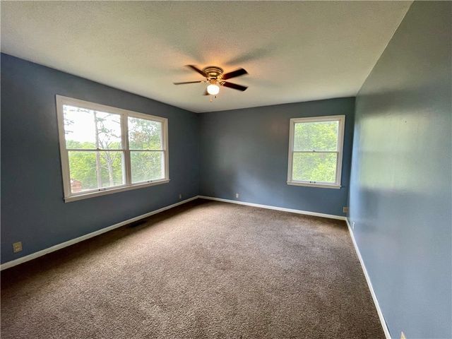 601 Parrott Drive, Huntsville, AR 72740