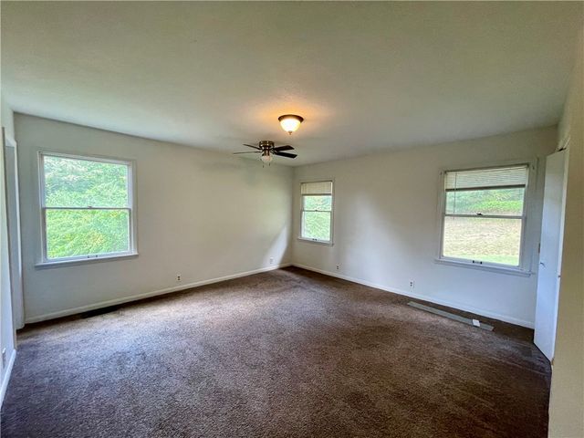 601 Parrott Drive, Huntsville, AR 72740