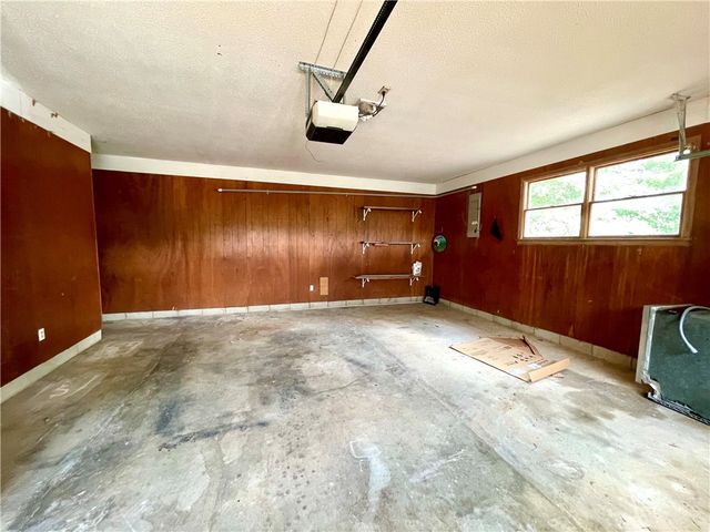 601 Parrott Drive, Huntsville, AR 72740