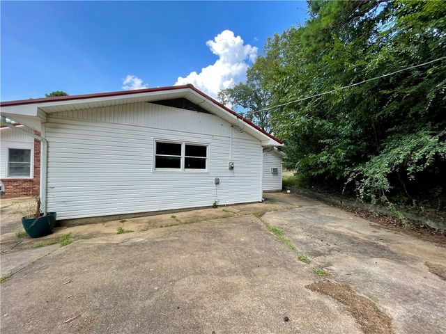 601 Parrott Drive, Huntsville, AR 72740