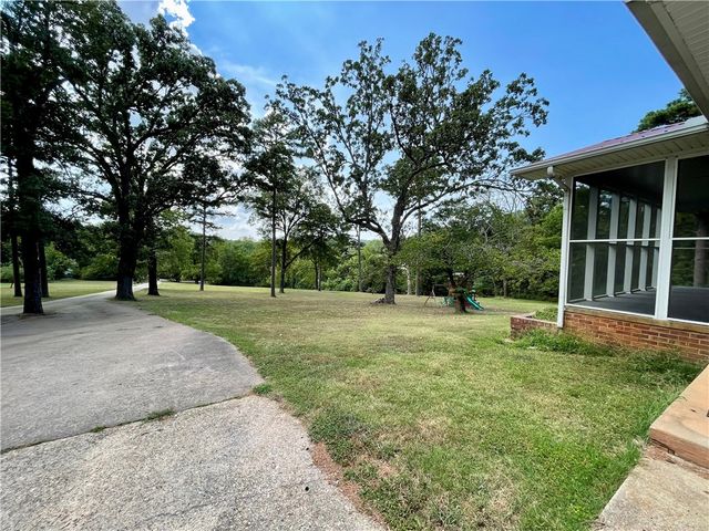 601 Parrott Drive, Huntsville, AR 72740