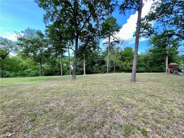 601 Parrott Drive, Huntsville, AR 72740