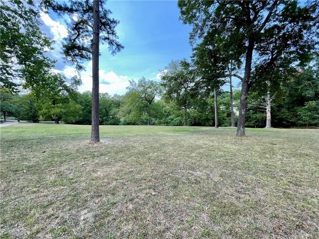601 Parrott Drive, Huntsville, AR 72740