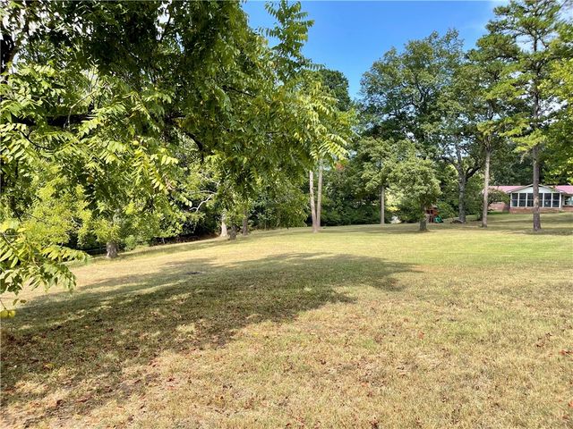 601 Parrott Drive, Huntsville, AR 72740