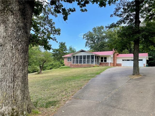 601 Parrott Drive, Huntsville, AR 72740