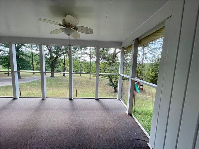 601 Parrott Drive, Huntsville, AR 72740
