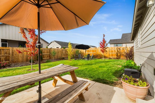 3822 SW Pumice Avenue, Redmond, OR 97756