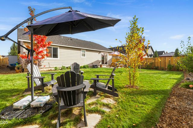 3822 SW Pumice Avenue, Redmond, OR 97756